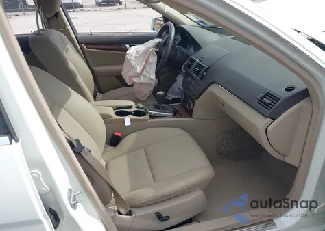 2011 Mercedes-Benz C 300 Luxury/Sport из США, поврежденный, VIN WDDGF5EB4BR183766